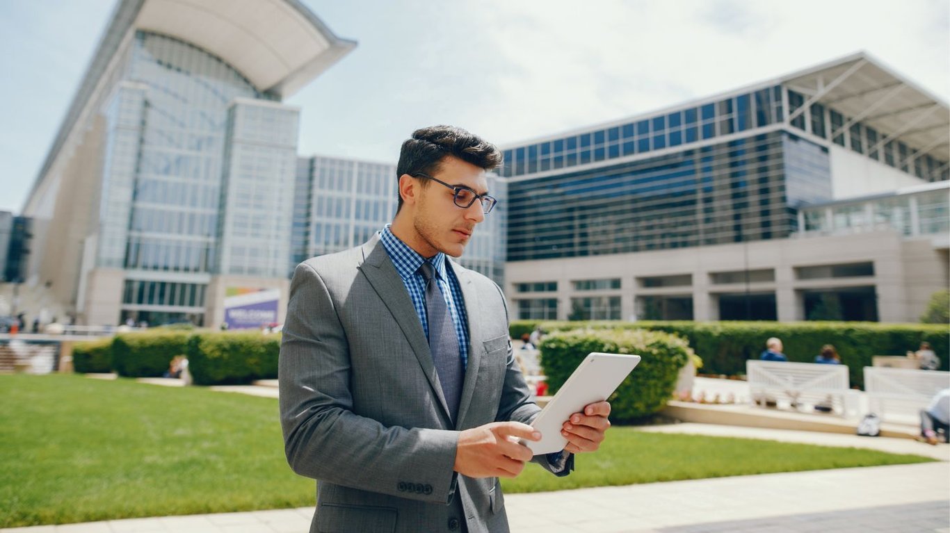 открыть фирму в Гонконге может быть выгодно в таких сферах