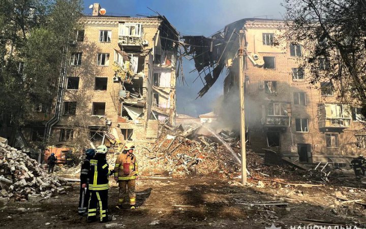 обстріли України