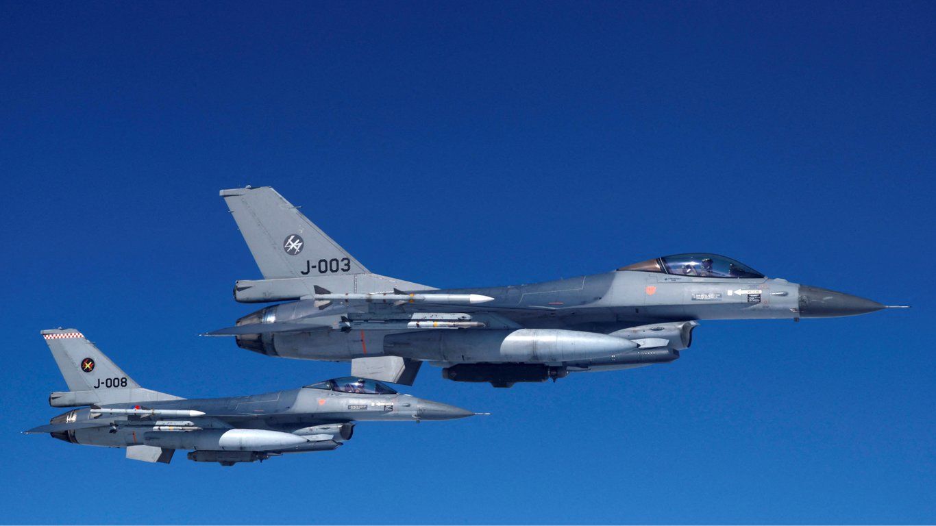 С какими проблемами сталкивается Украина на пути использования F-16: ответ аналитиков CNN