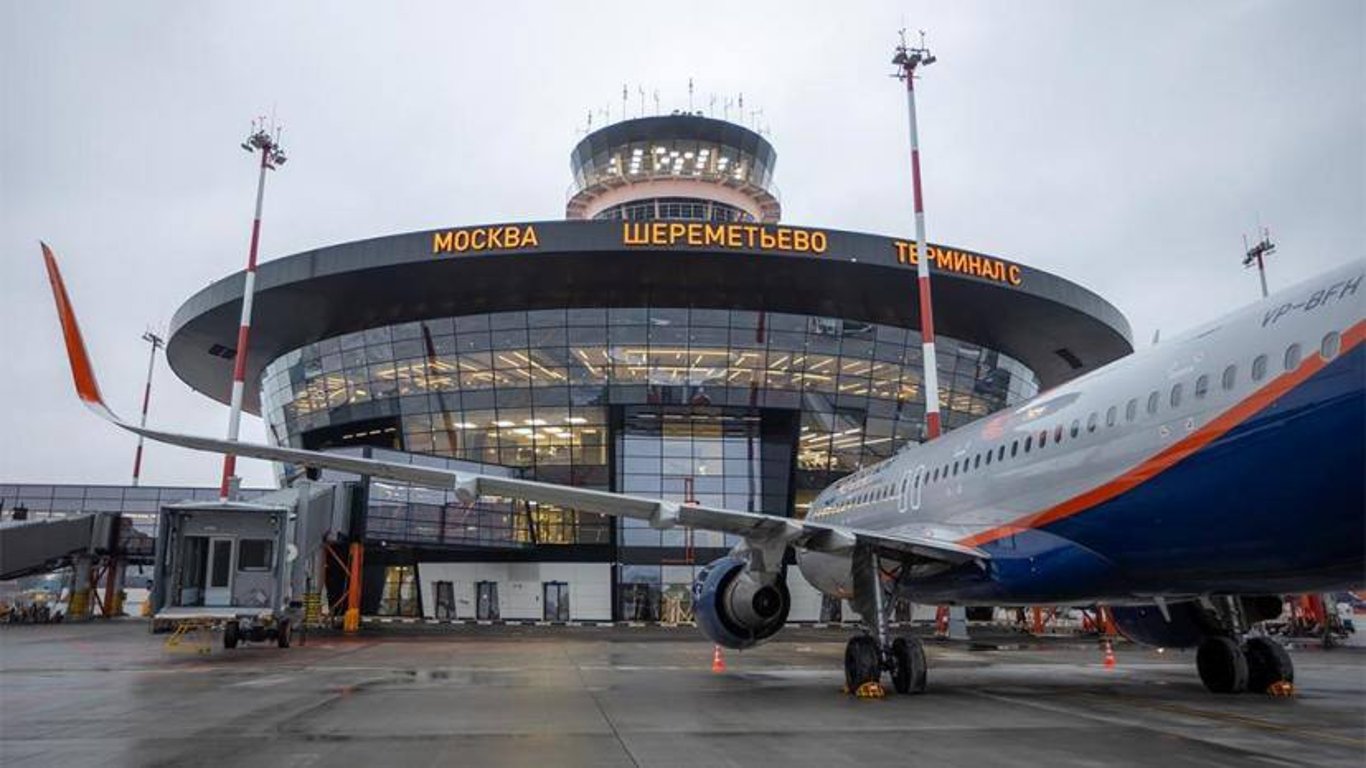 У Росії заявляють про таємничий дрон, який заважав сісти літаку в аеропорту Москви