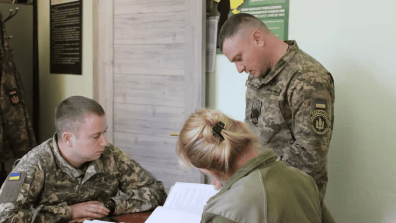 Для исключения с учета гражданин не должен обязательно идти в ТЦК