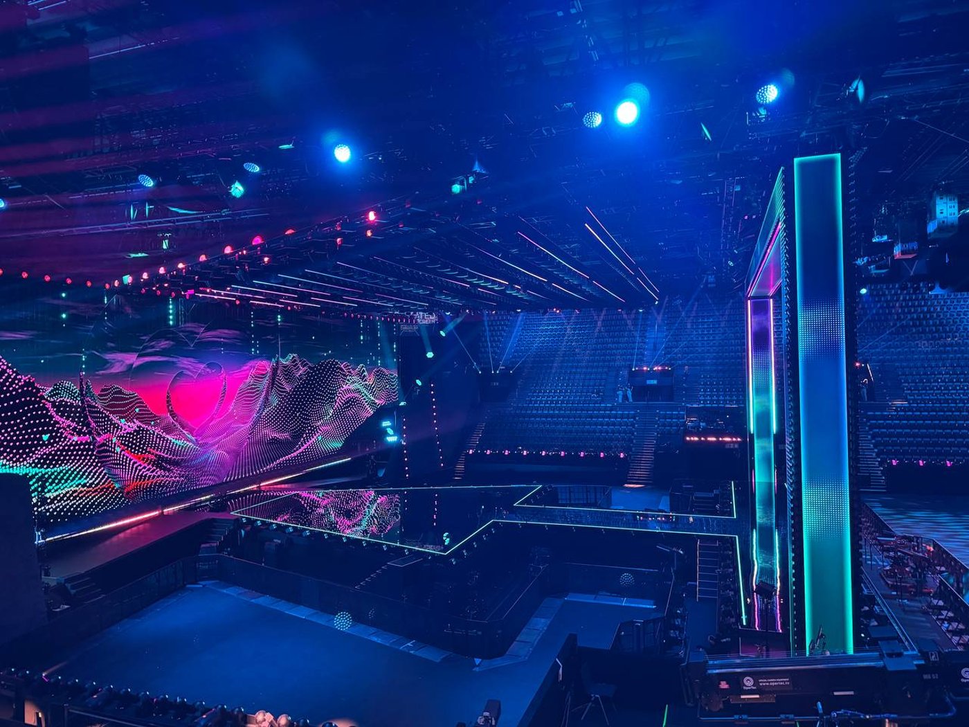Сцена Євробачення-2025 в Базелі - фото