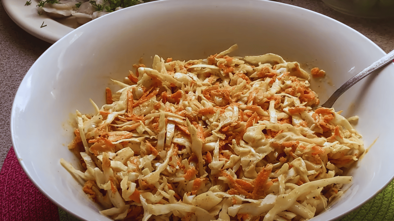 смачний салат з капустою