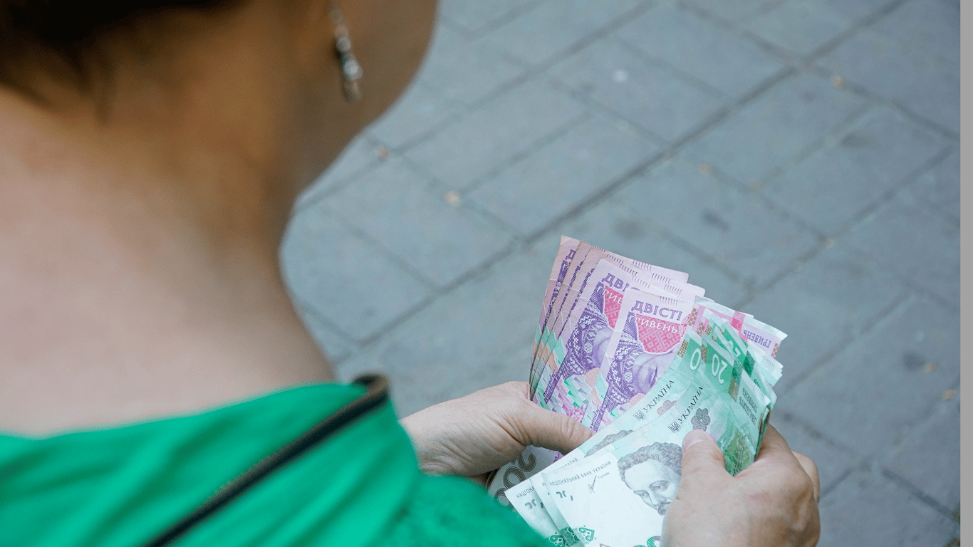 Дополнительные выплаты на детей и внуков: как пенсионеру получить деньги в июне