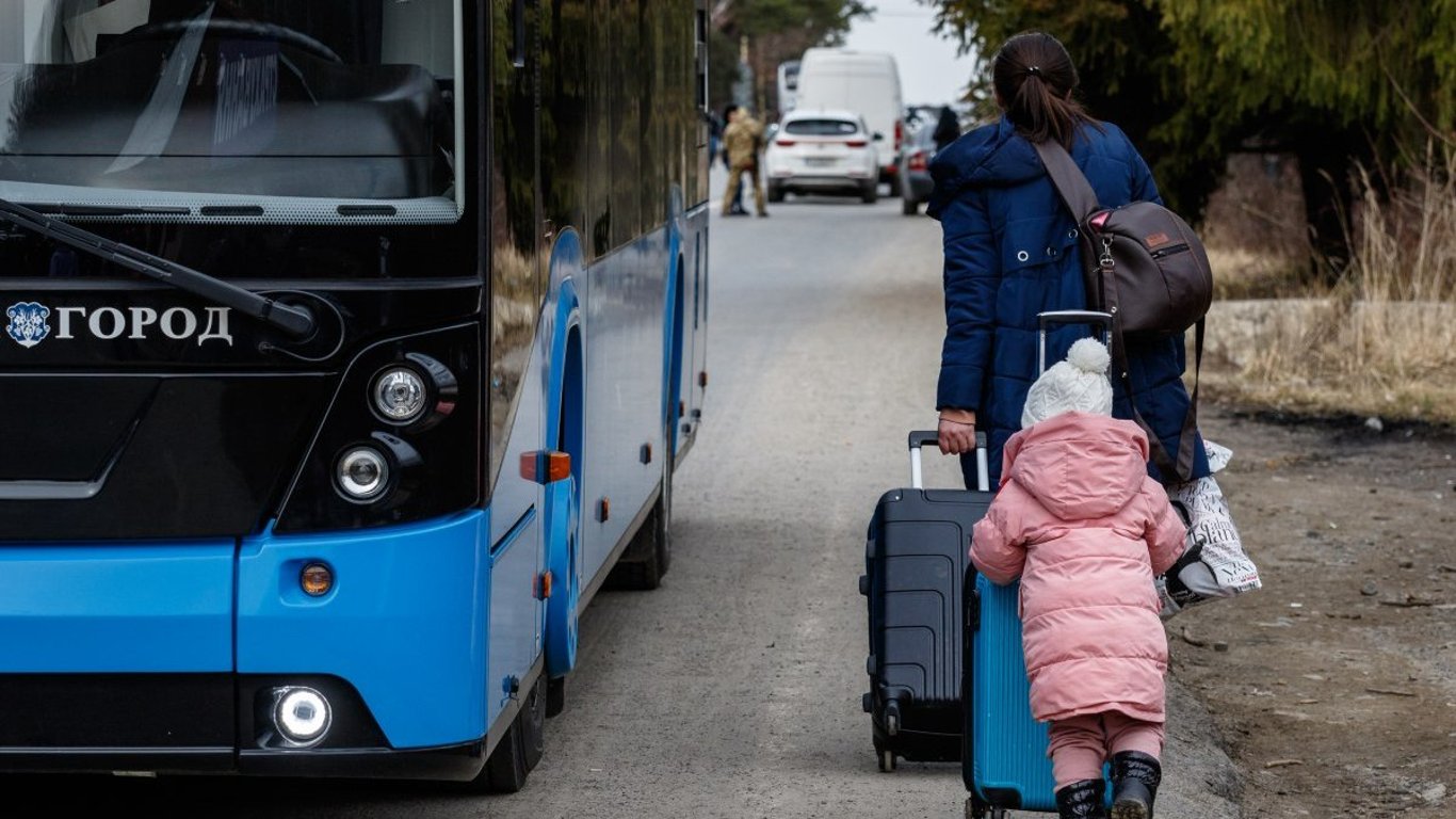 Выплаты и легальное пребывание в Польше – что ждет украинцев в марте 2025