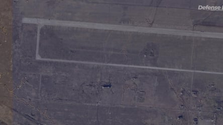 Військова техніка та 15 км укріплень: росіяни зміцнюють оборону навколо аеродрому в Бердянську - 285x160