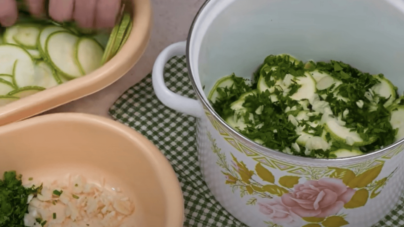 рецепт малосольних кабачків