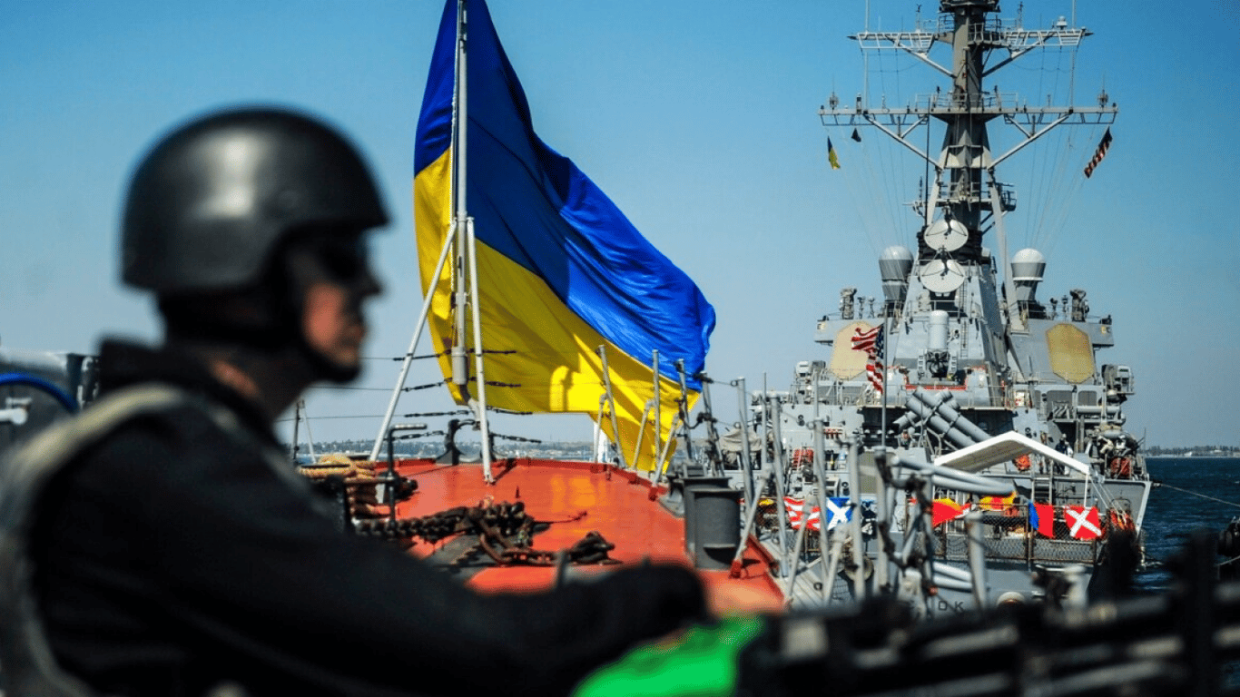 Россия сбрасывает в Черное море взрывные устройства, — Гуменюк
