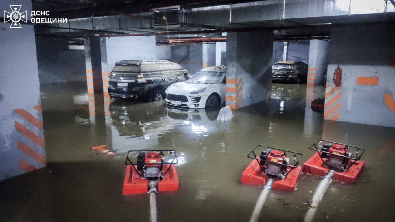 Ліквідація наслідків негоди в Одесі