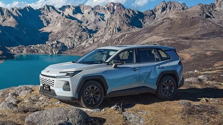 Зʼявилися нові значно дешевші версії Toyota RAV4 - 285x160