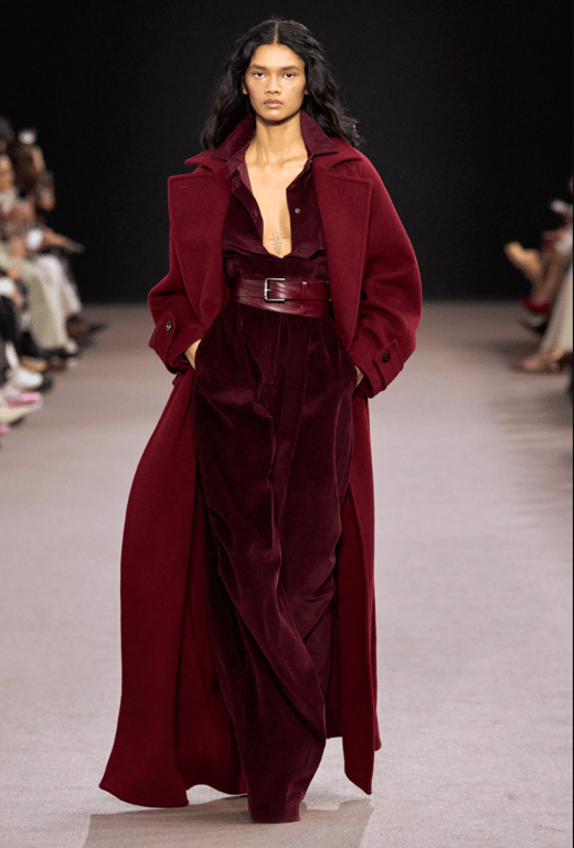 Це пальто стало головним героєм гардеробу