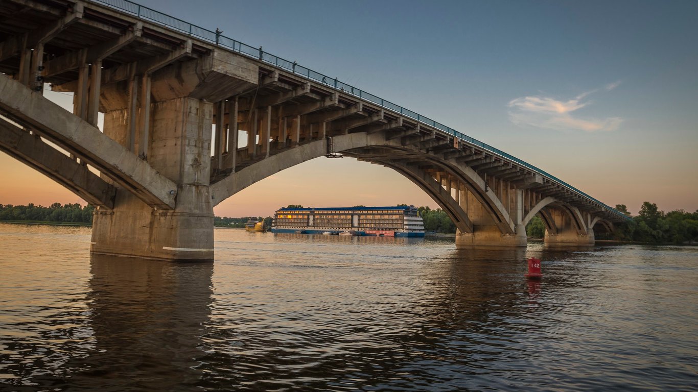 Міст Метро: чому сполучення червоної гілки доведеться закрити і як київська влада може це вирішити - 250x140