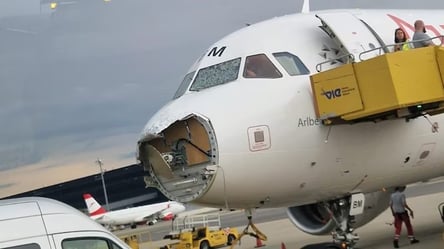 В австрийском аэропорту градом побило пассажирский самолет — детали - 285x160