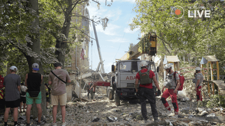 Удар по Києву — з-під завалів будинку на Сирці дістали дістали тіла ще трьох жінок - 285x160