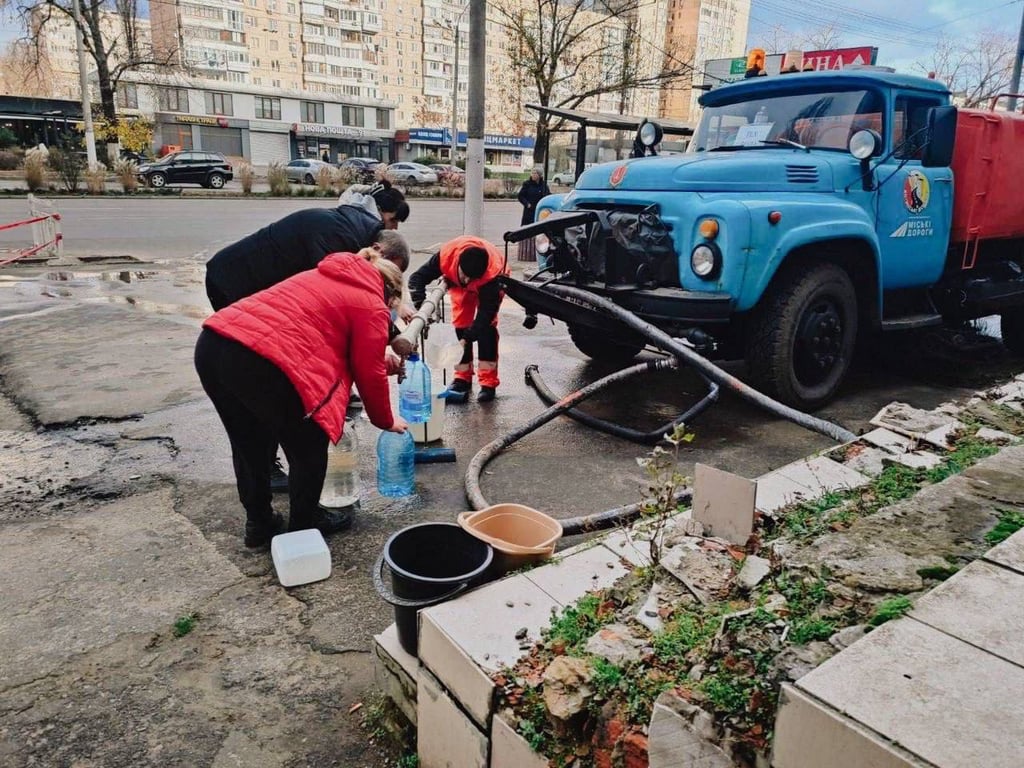 Тепло й вода повертаються — як Одеса відновлюється після обстрілу - фото 1