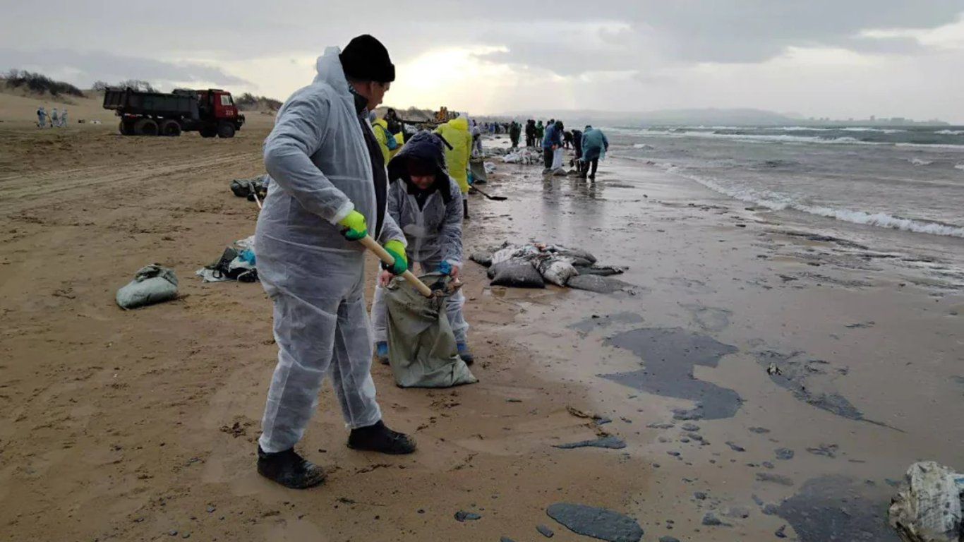 Мазут загрожує Одеській затоці