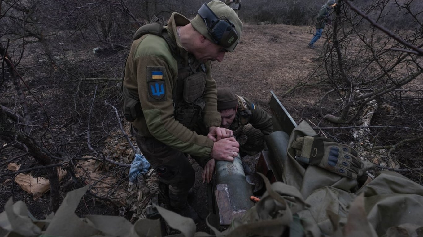 Сколько снарядов за день выпускают Россия и Украина — данные WSJ