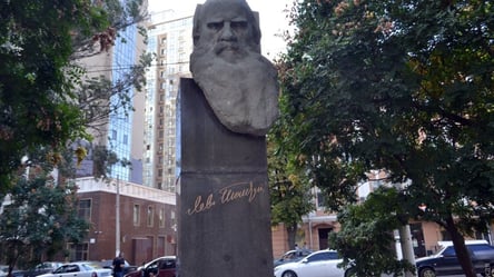 В Одессе демонтируют памятник Льву Толстому - 285x160