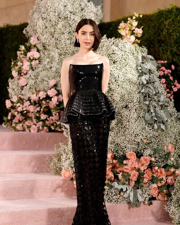 Лілі Коллінз презентувала новий сезон "Емілі в Парижі". Фото: instagram/emilyinparis