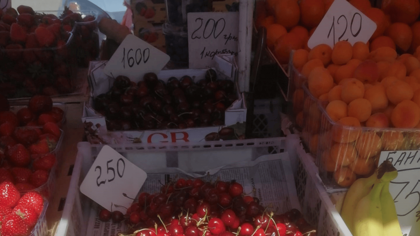 Скільки коштує черешня в Україні