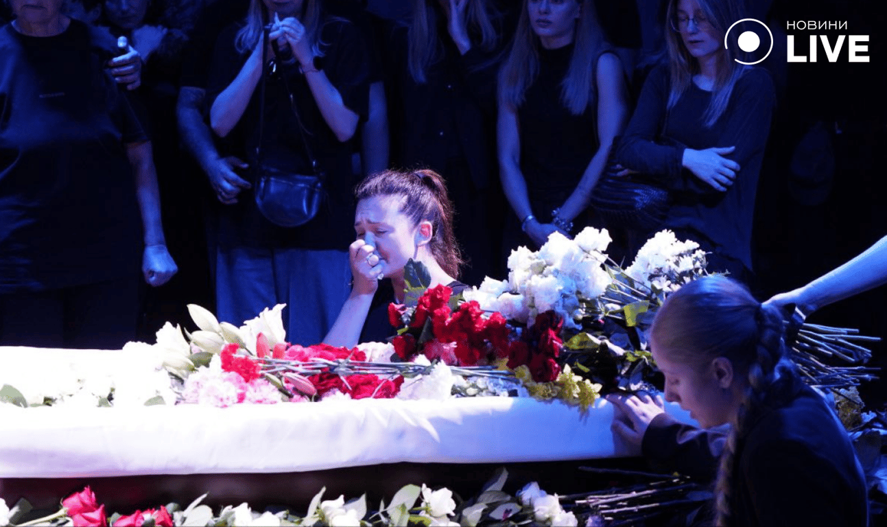 Рідні та близькі актора Феліпенка зібралися, щоб попрощатися з героєм