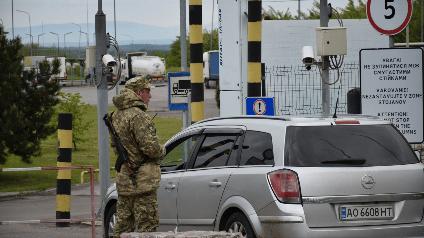 Очереди на границе: пробки есть на КПП с Польшей