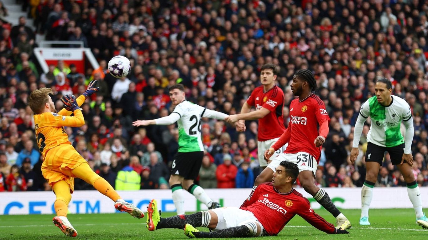 Манчестер Юнайтед и Ливерпуль расписали ничью в матче с голом из центра поля — видео