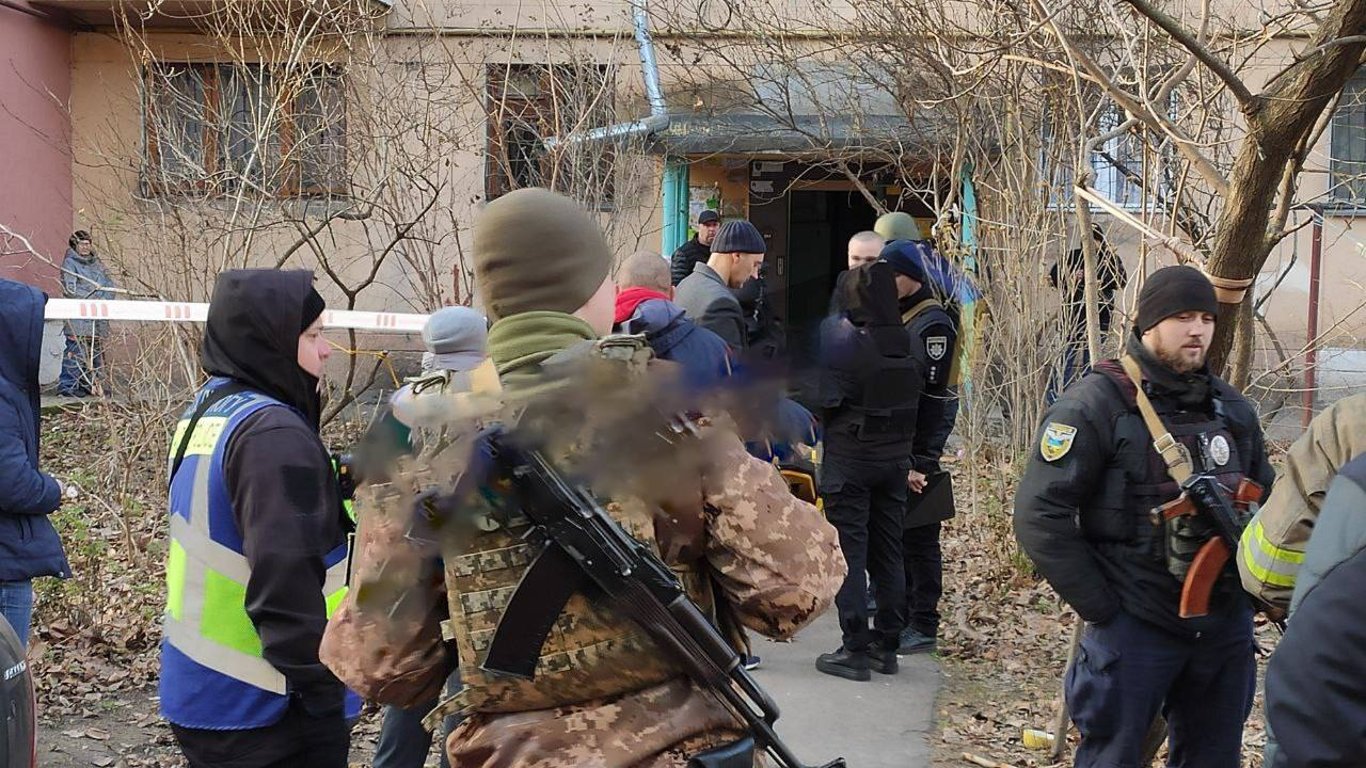 В Одессе мужчина взял в заложники свою семью