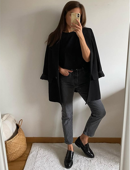 Сірі джинси на піку популярності цього сезону