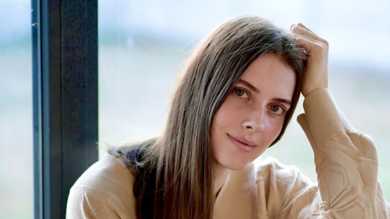 Магучіх показала стильний образ у новій фотосесії