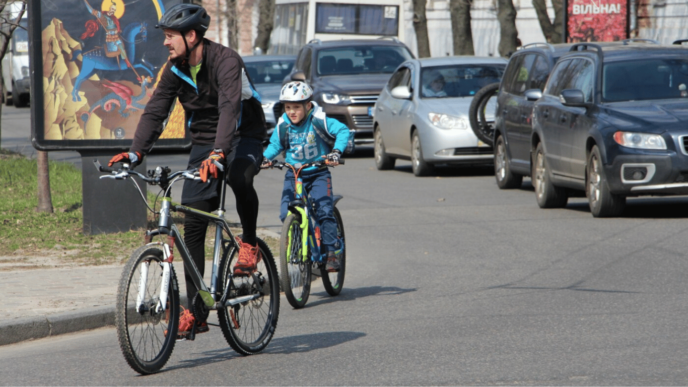 В Украине будут штрафовать велосипедистов и водителей самокатов — что известно