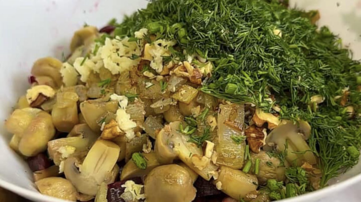 рецепт салату з буряком та печерицями