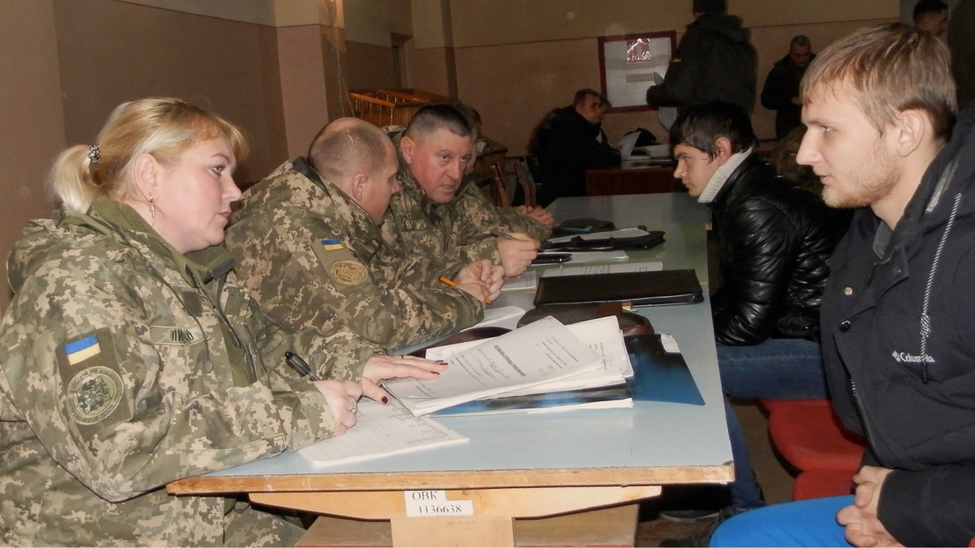 Мобилизация в Украине — кого в феврале могут исключить из военного учета