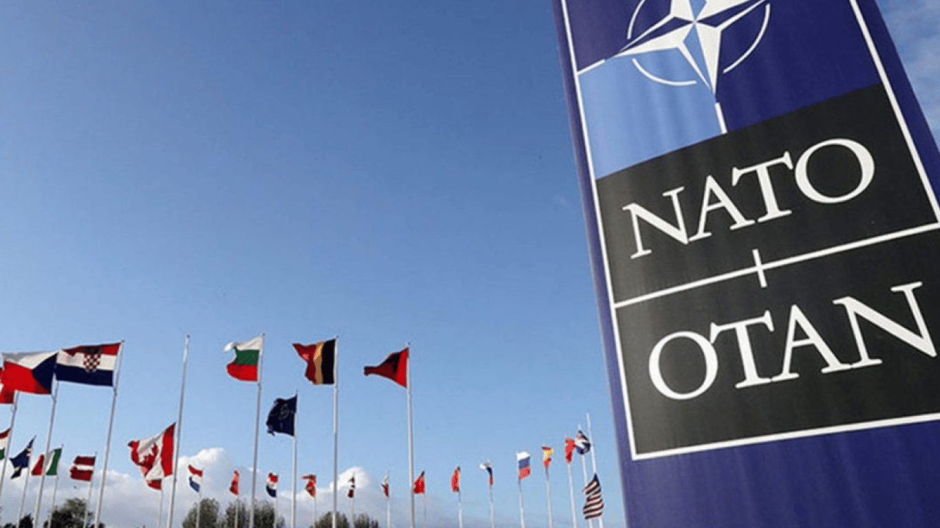 Прапори країн що входять до альянсу НАТО 