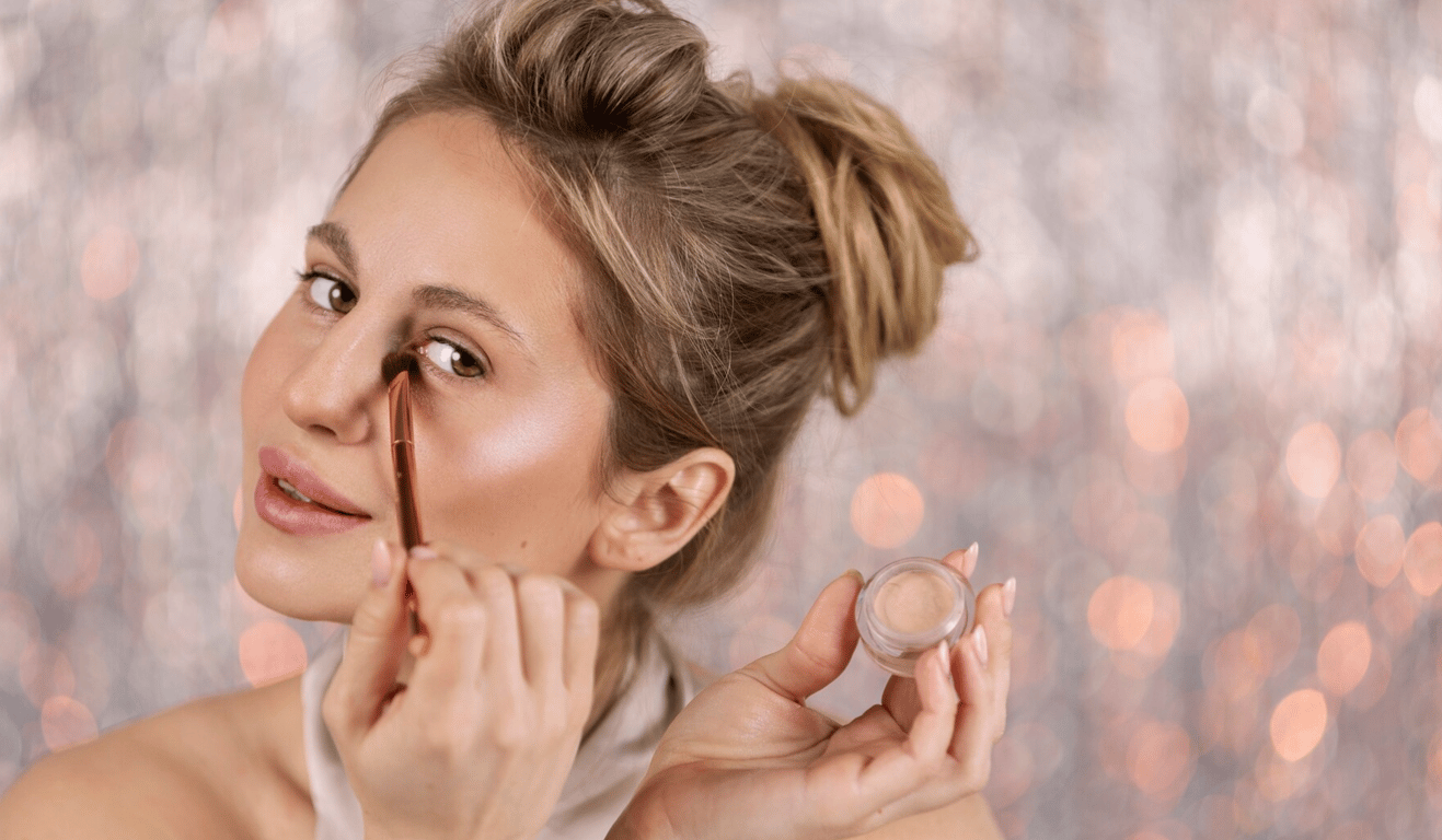 Консилер наносить не першим