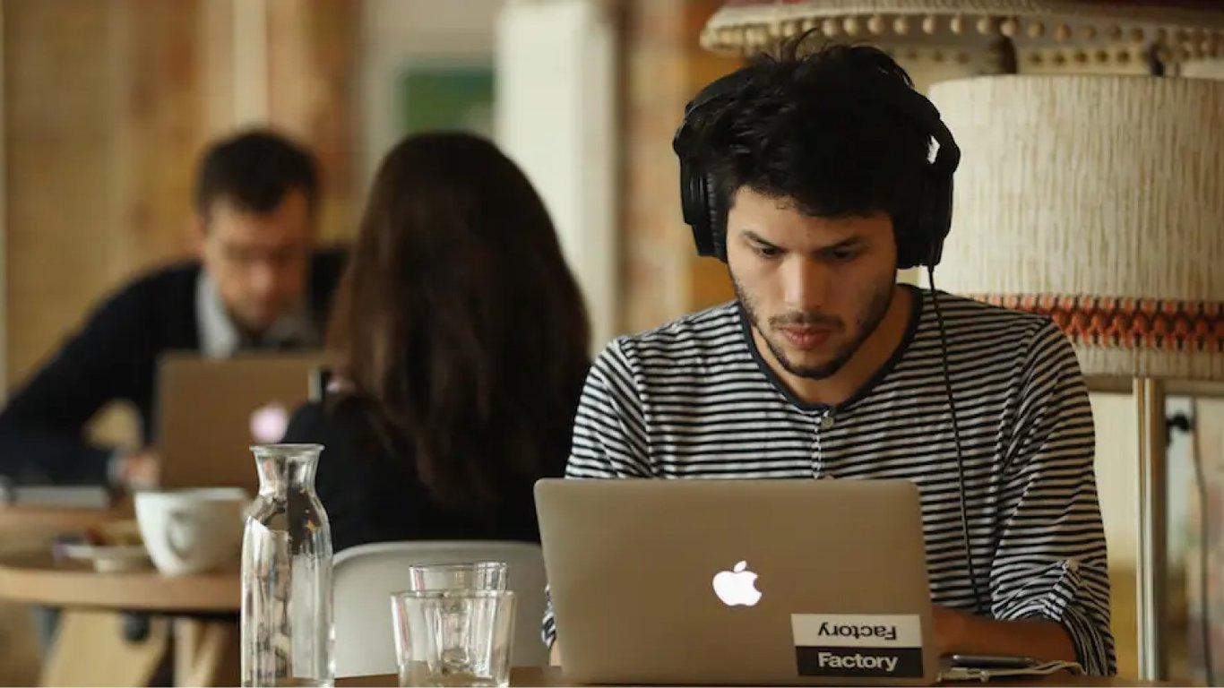 Український музикант став учасником унікальної рекламної кампанії Apple Music