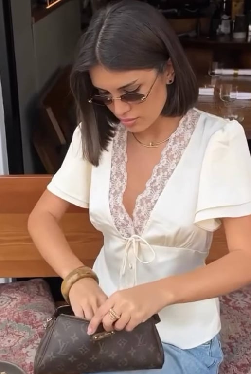 Та сама блузка, що може мати різний вигляд