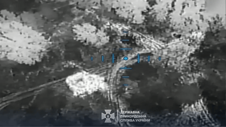 Прикордонники показали ефектні кадри знищення російської техніки - 285x160