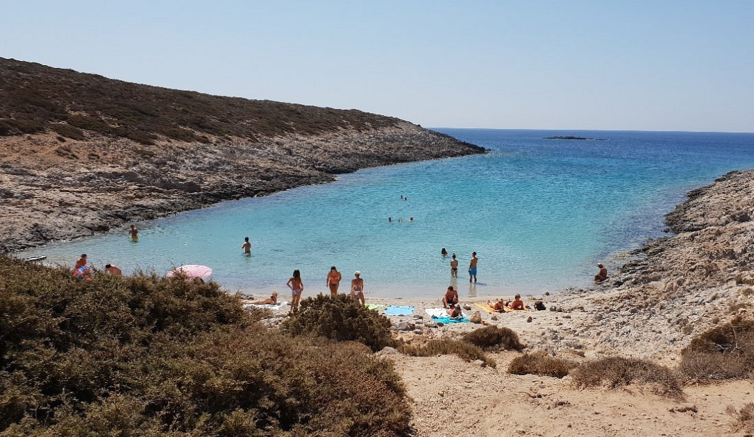 Маловідомий острів в Греції із дешевими цінами на їжу й житло - фото 1