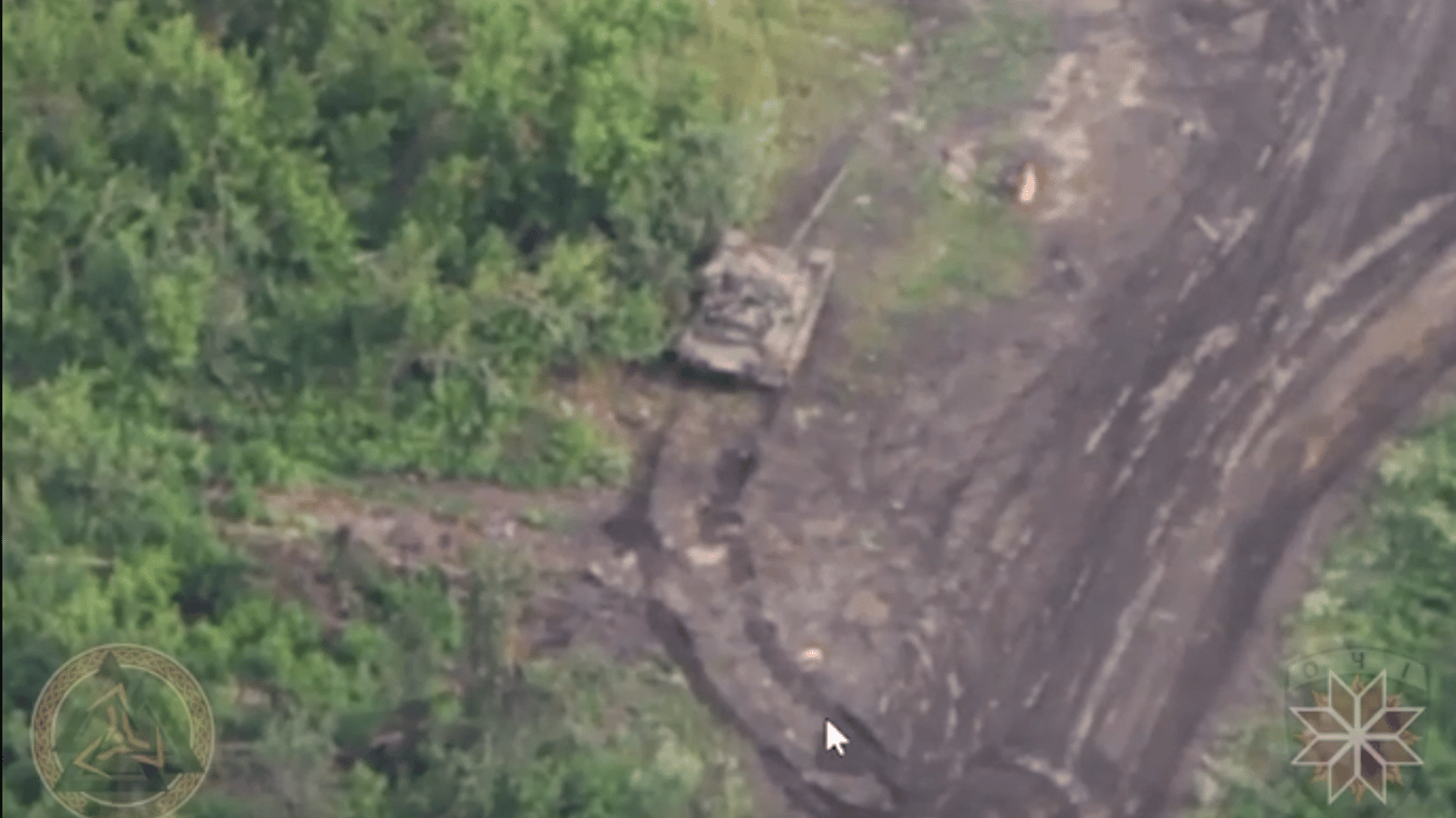 Сырский показал, как бойцы ВСУ уничтожили вражеские танки дронами-камикадзе