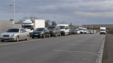 До Молдови та Румунії не виїхати — ситуація на трасі Одеса-Рені - 285x160