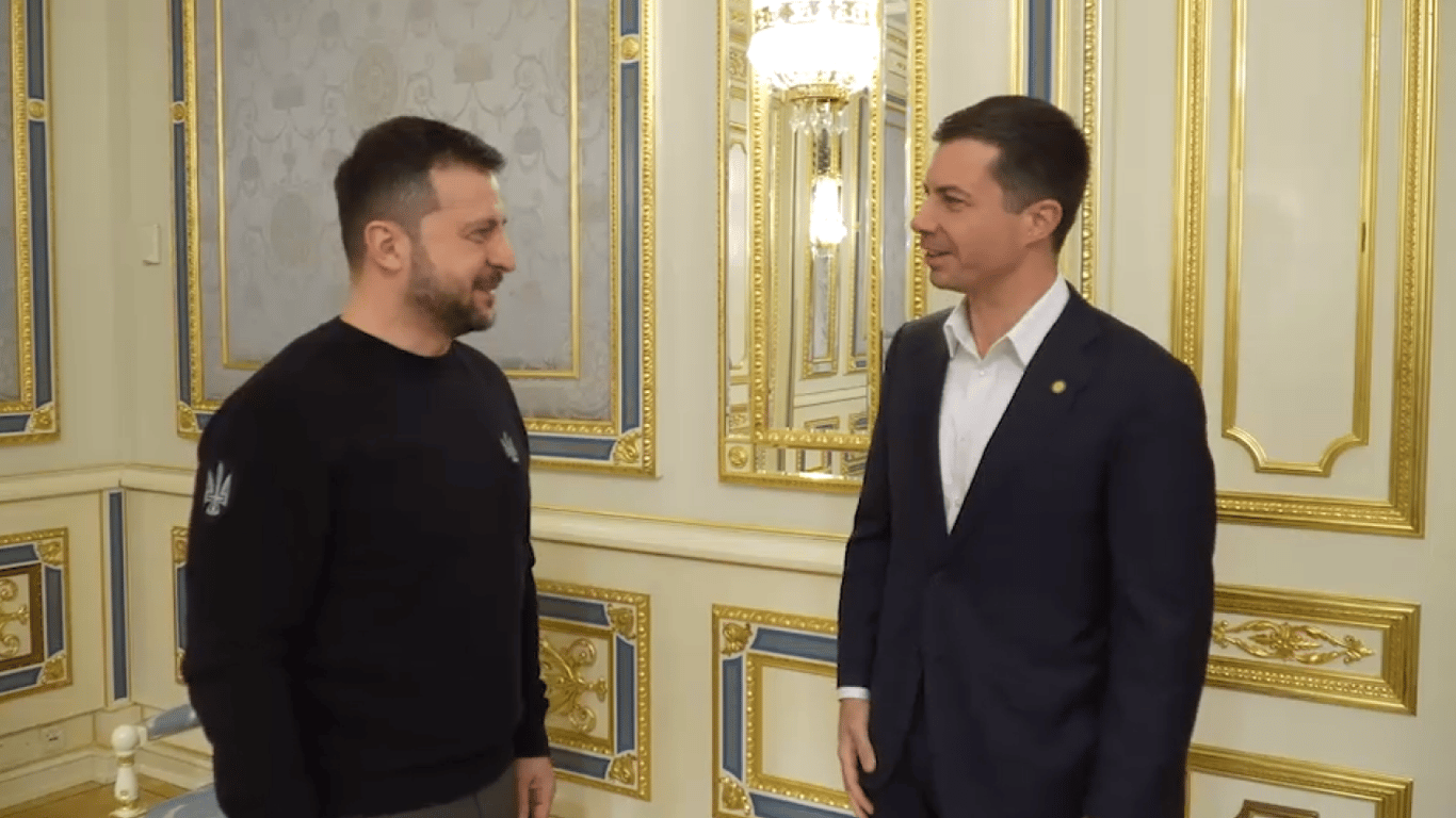 Зеленский обсудил с американским министром возобновление инфраструктуры Украины