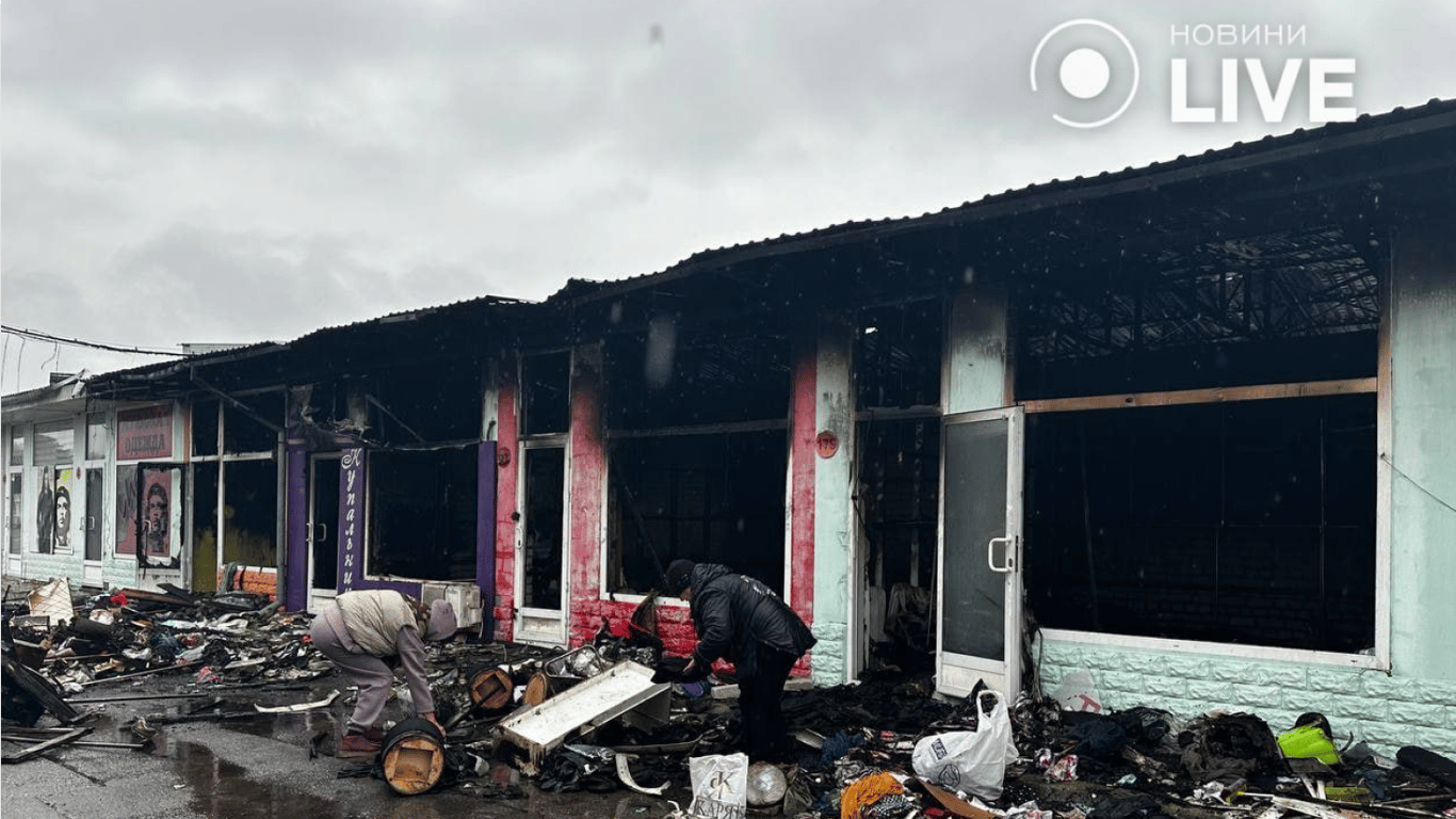 Владелица сгоревшего киоска в Салтовском районе Харькова рассказала о пожаре на рынке