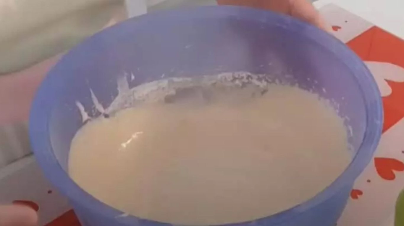 великий та соковитий яблучний пиріг