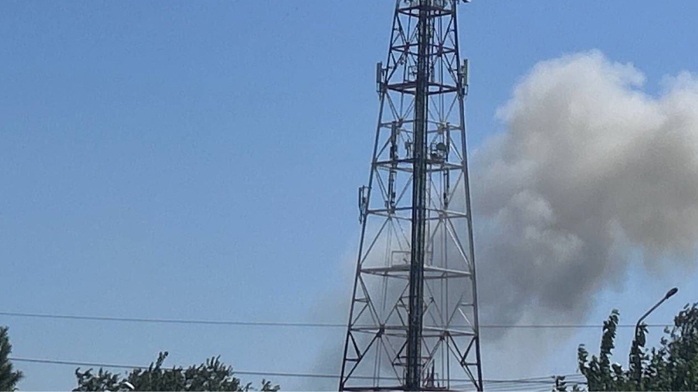 У Криму знову вибухи: окупанти заявляють про "прильоти" по мосту