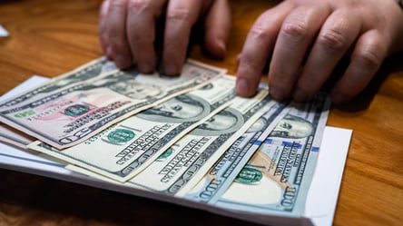 Старые доллары могут не принимать в обменных пунктах: что делать украинцам - 285x160
