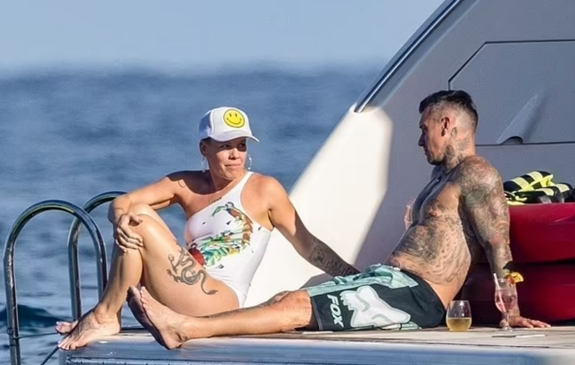 Pink с мужем Кэри Хартом