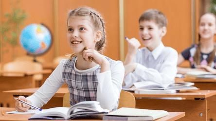 Украинские школьники в Польше могут получить выплаты: кто и сколько - 285x160
