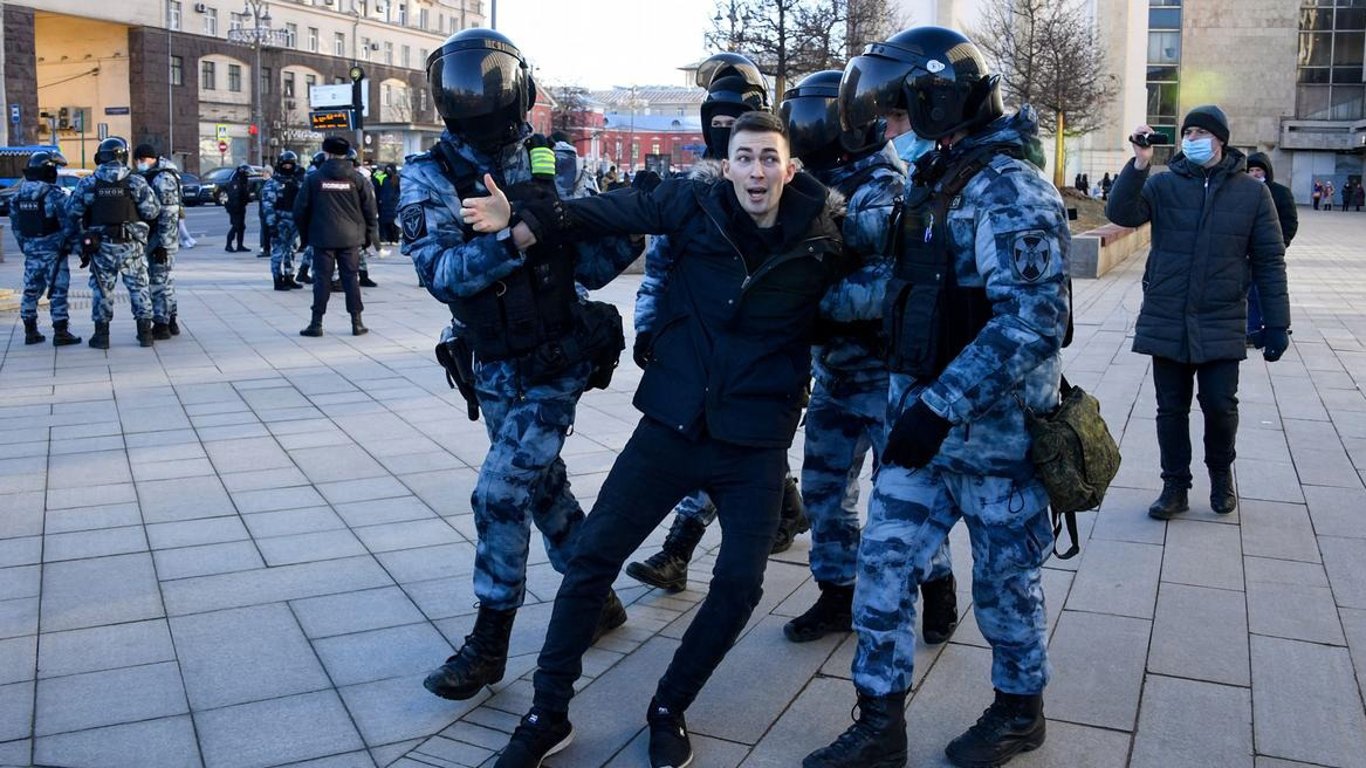 Кремлевская кампания "русификации" в Украине начинает действовать на саму Россию: детали