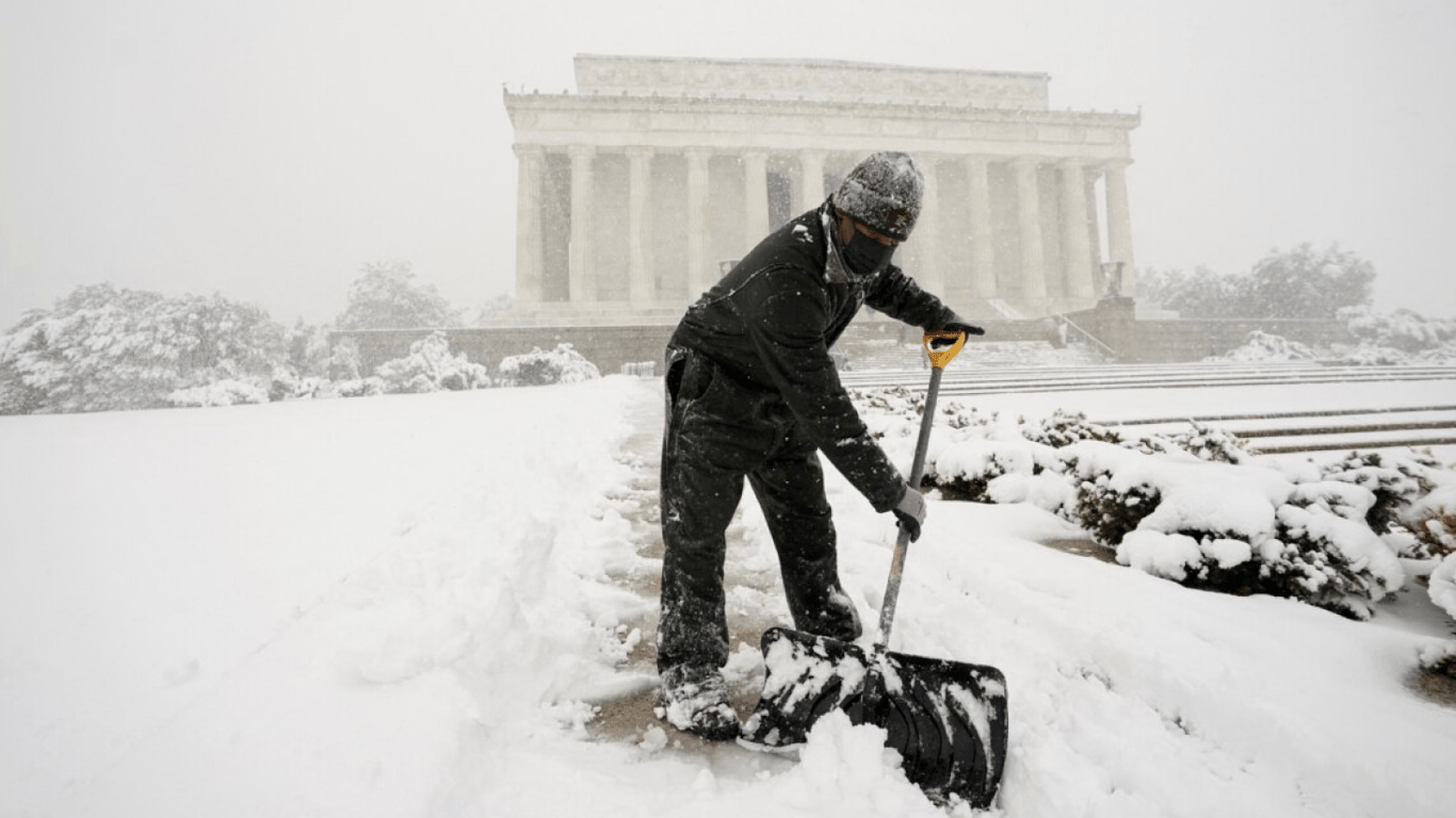 Сильный зимний шторм в США: закрытые автомагистрали, отключение электроэнергии и другие последствия